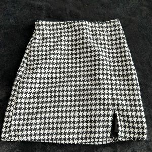 Cute houndstooth skirt with slit